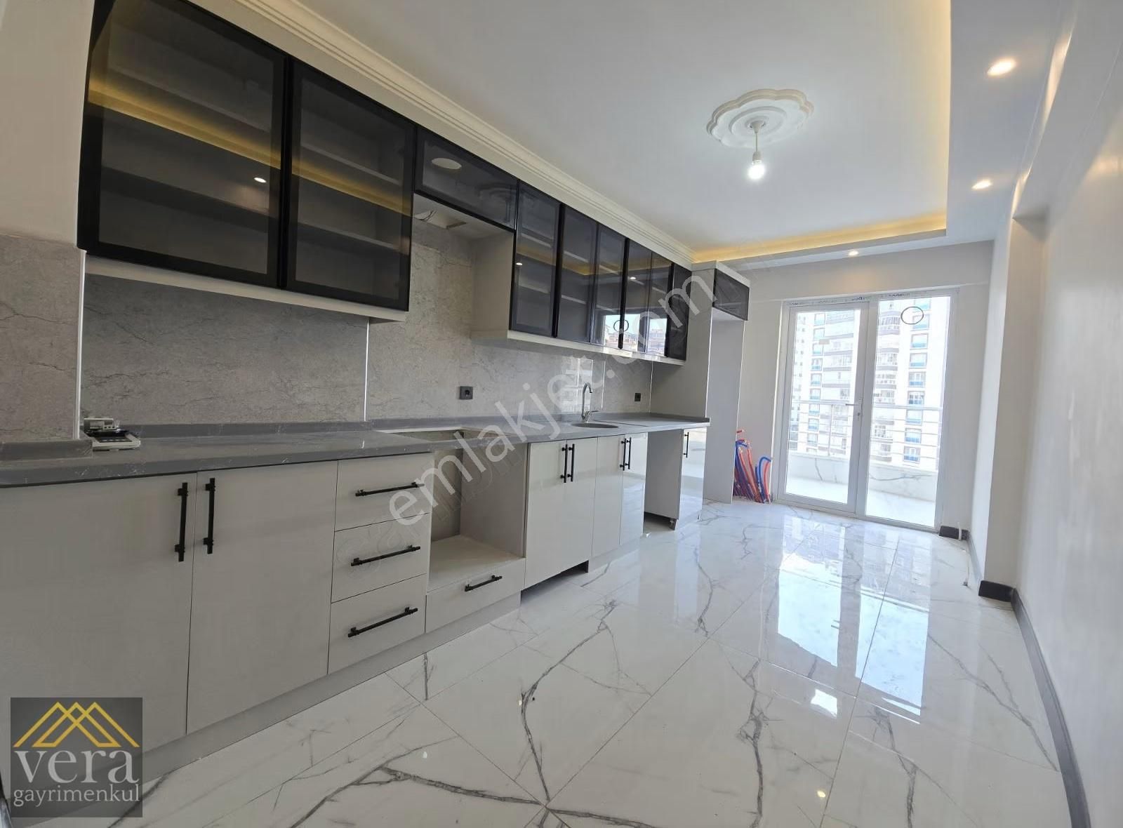 Cadde Üzeri Full Yapılı Sıfır 3+1 Oturuma Hazır Nata Vega Yakını