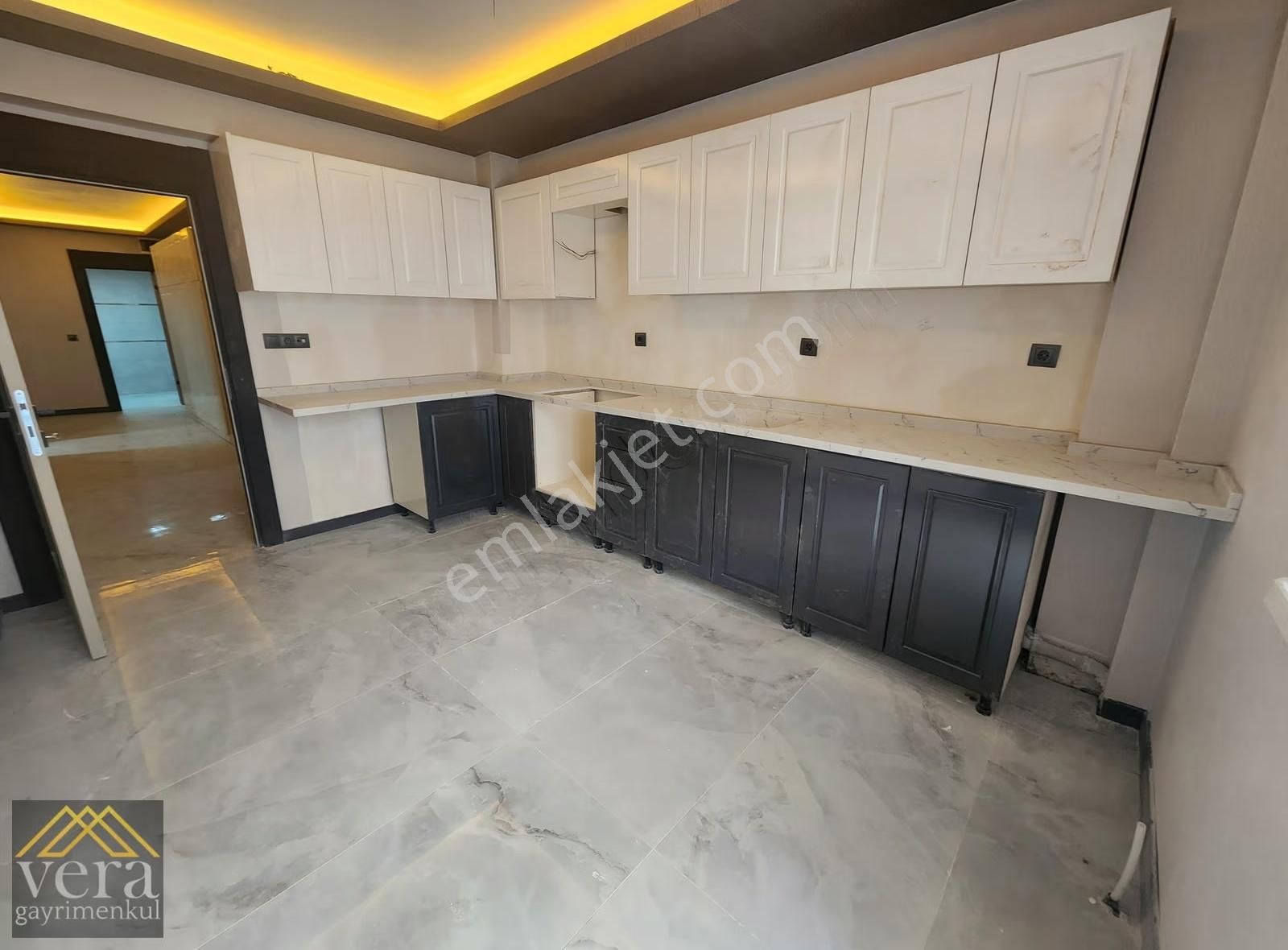 Ergenekon İlkokulu Yakını Full Yapılı 3. Kat Konumunda Sıfır 3+1 - Görsel 26