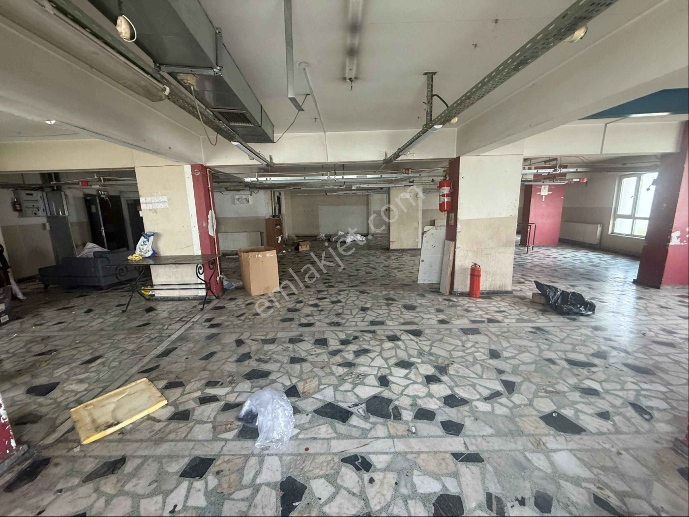 50. Yıl Mahallesi Tramvaya 1 Dk 350 M2 Yük Asansörlü Calaskarlı Kiralık İşyeri - Görsel 14