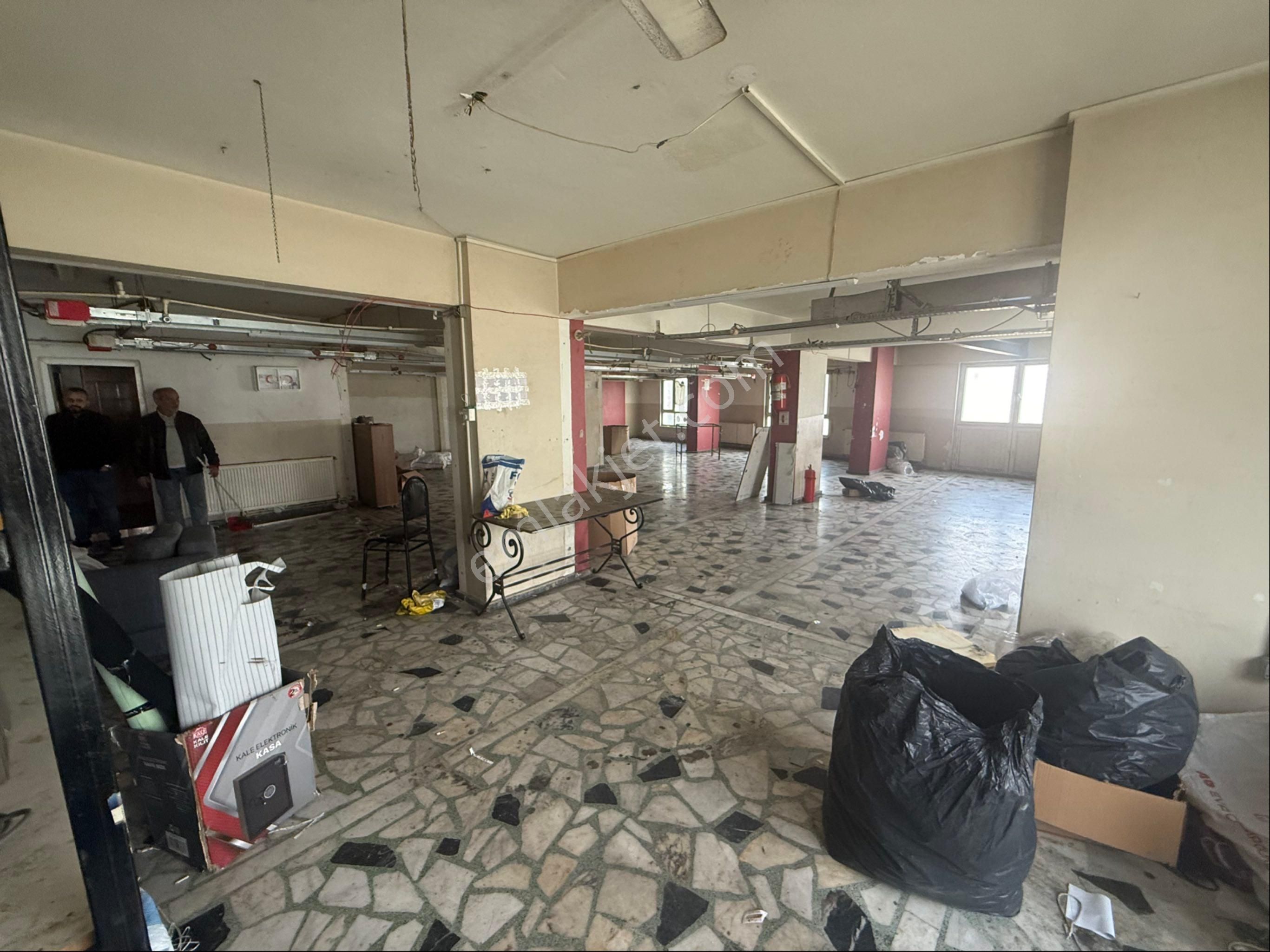 50. Yıl Mahallesi Tramvaya 1 Dk 350 M2 Yük Asansörlü Calaskarlı Kiralık İşyeri - Görsel 13