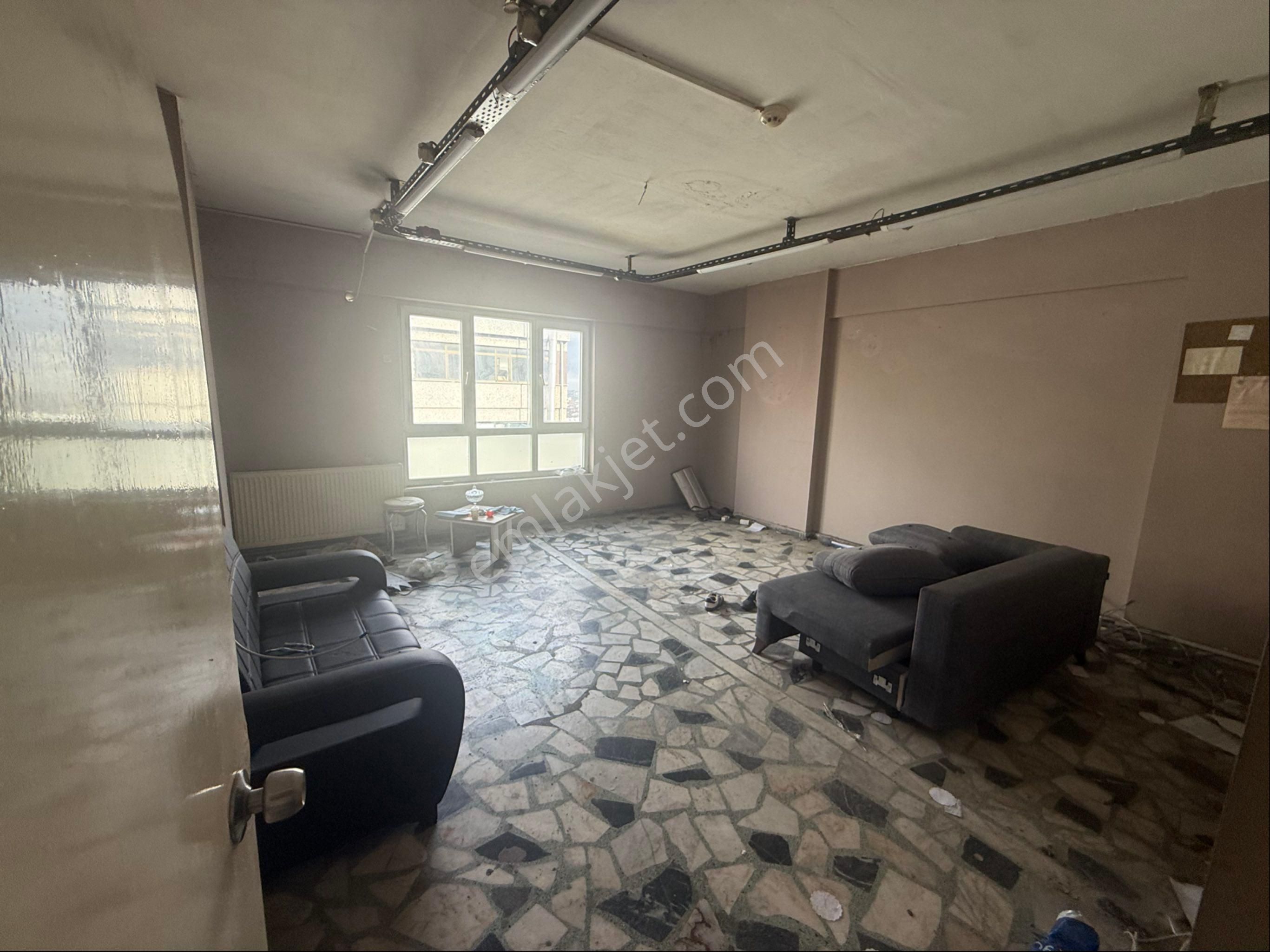 50. Yıl Mahallesi Tramvaya 1 Dk 350 M2 Yük Asansörlü Calaskarlı Kiralık İşyeri - Görsel 9