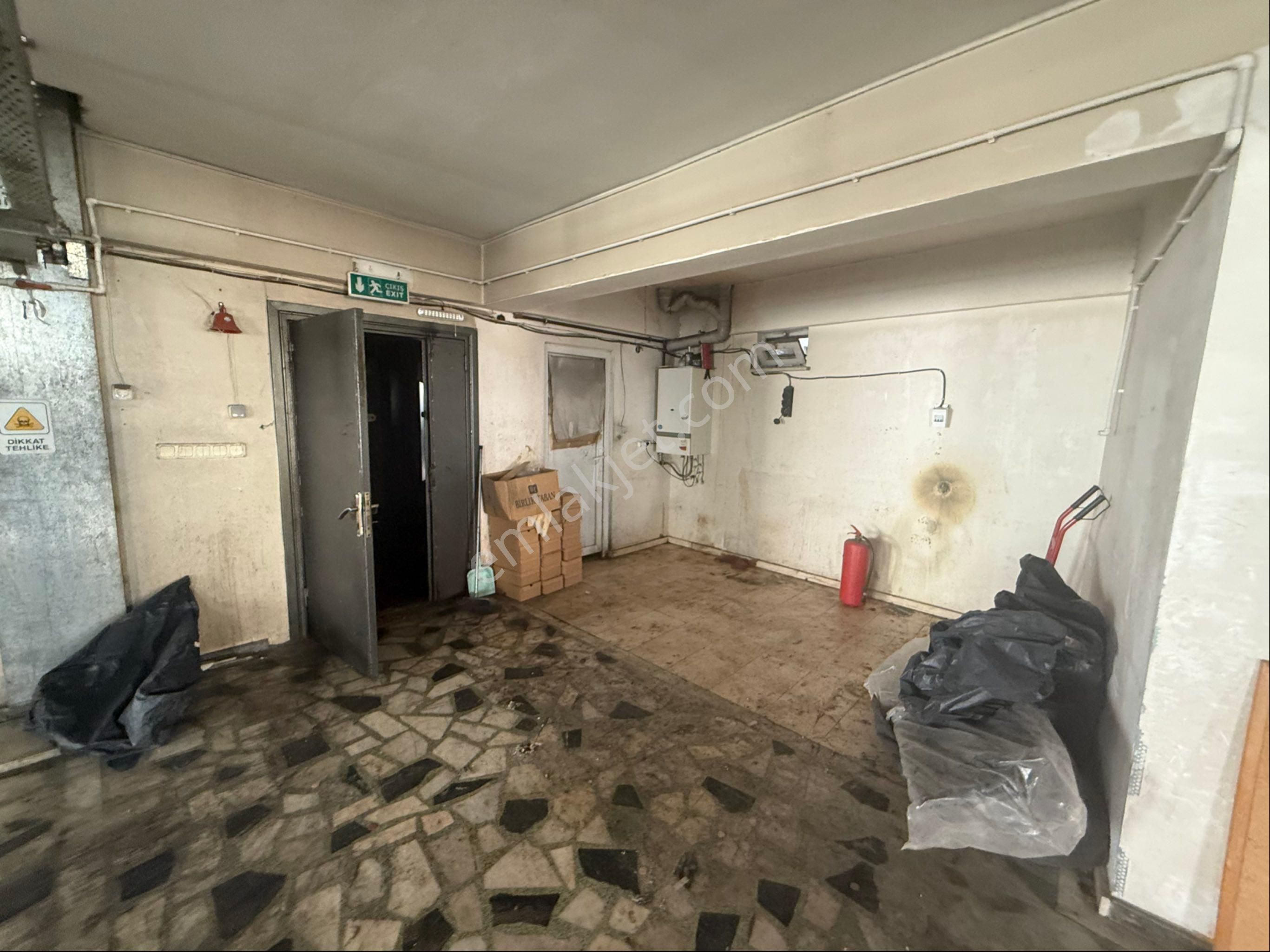 50. Yıl Mahallesi Tramvaya 1 Dk 350 M2 Yük Asansörlü Calaskarlı Kiralık İşyeri - Görsel 6