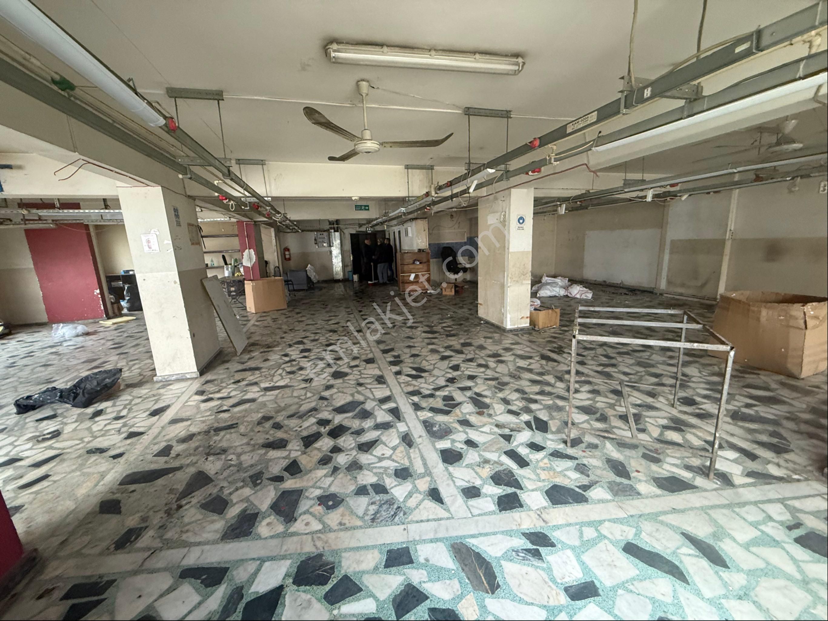 50. Yıl Mahallesi Tramvaya 1 Dk 350 M2 Yük Asansörlü Calaskarlı Kiralık İşyeri - Görsel 17