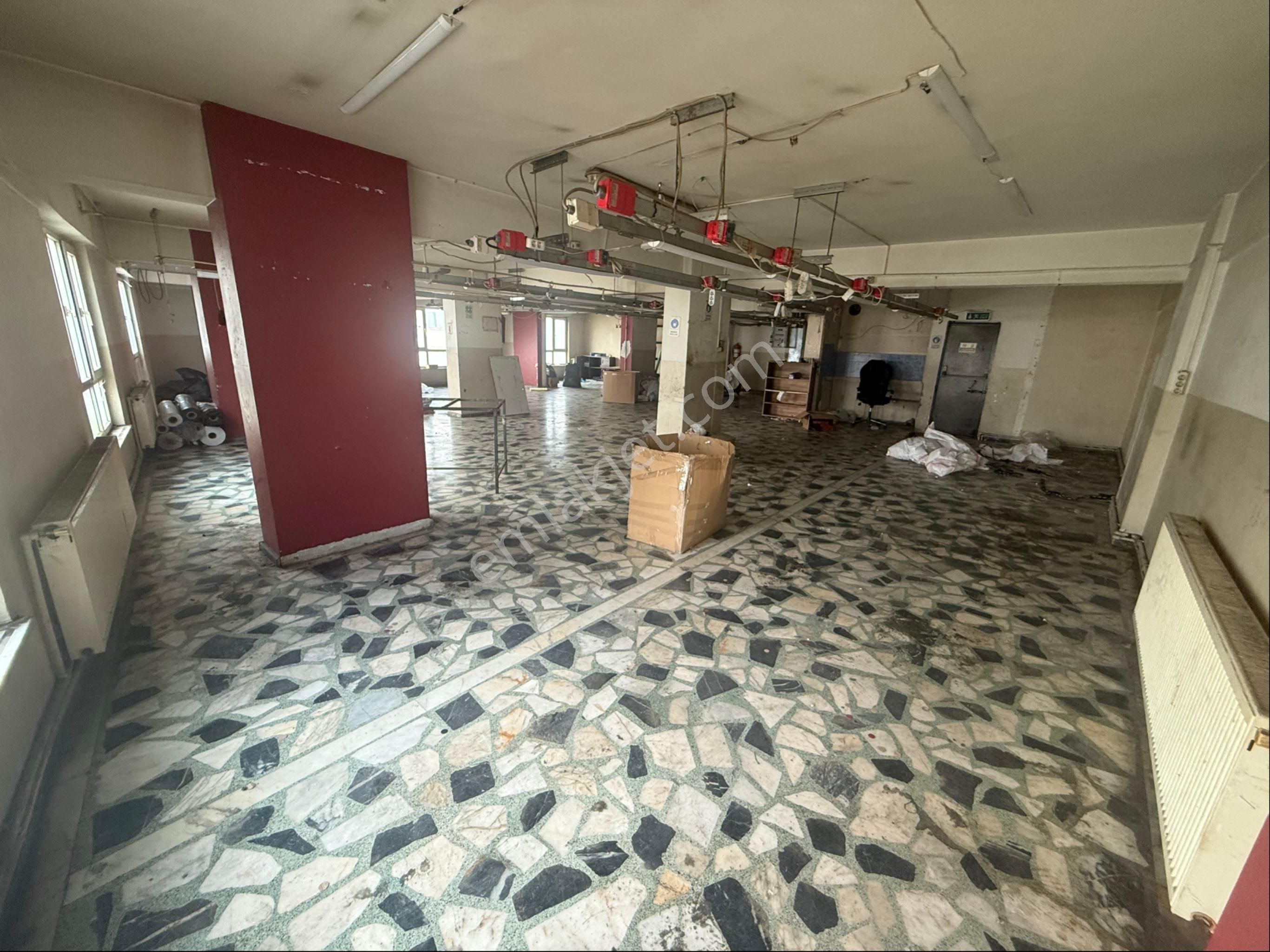 50. Yıl Mahallesi Tramvaya 1 Dk 350 M2 Yük Asansörlü Calaskarlı Kiralık İşyeri - Görsel 18