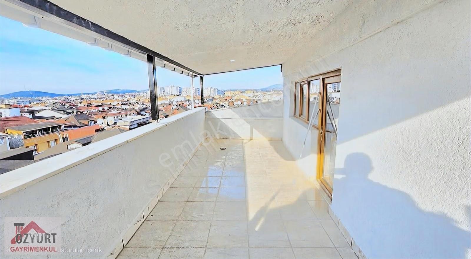 Metroya Yakın Asansörlü Ofis Teras