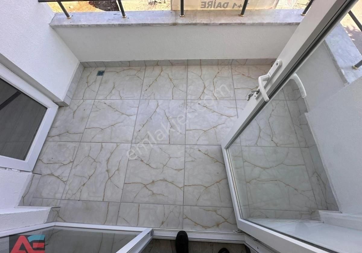 Kaliteli Malzemeleri Şık Tasarımıyla 3+1 Sıfır Satılık Daire - Görsel 4