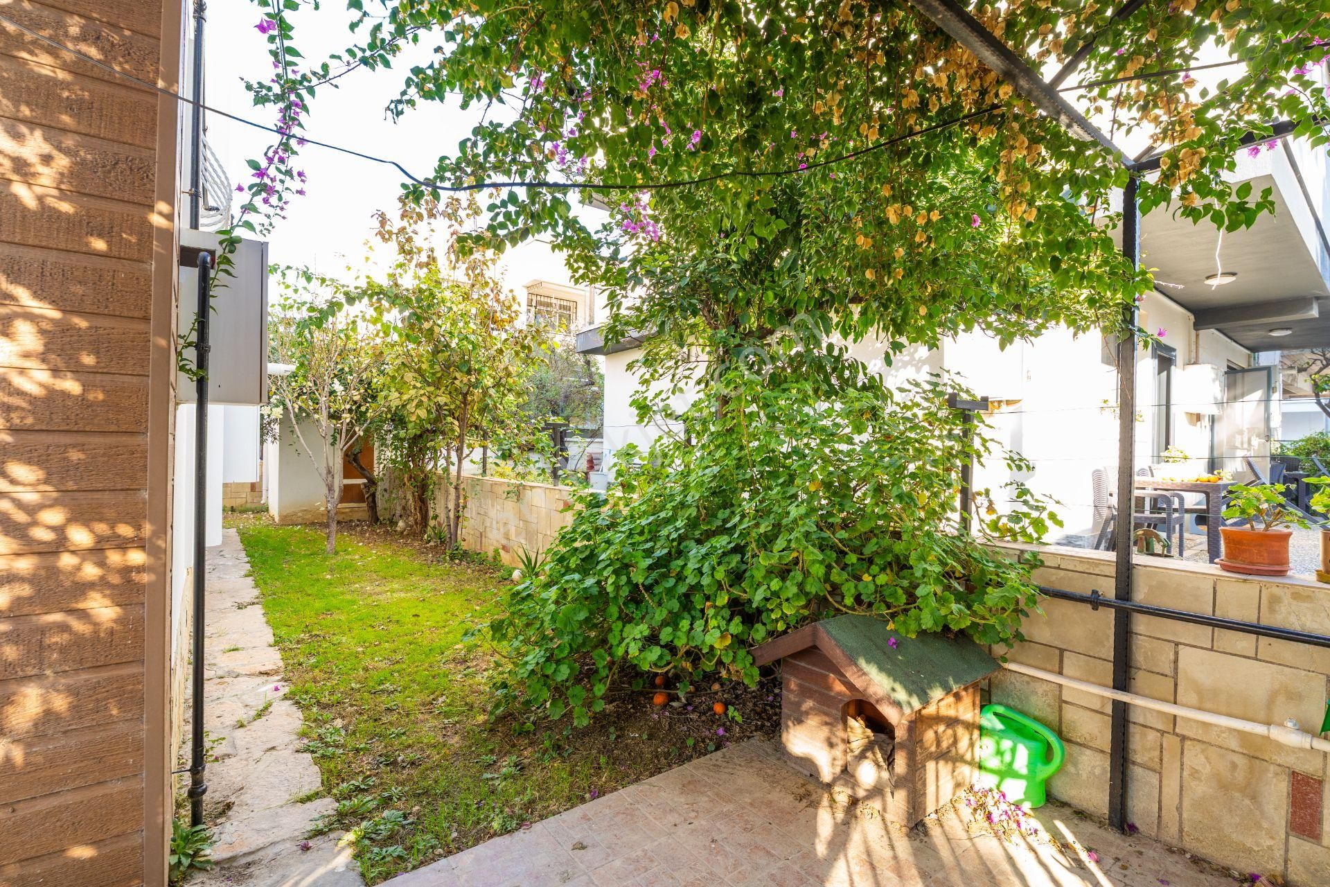 İzmir Güzelbahçe'de Denize 50 M Mesafede 4+1 Tam Müstakil Villa - Görsel 11