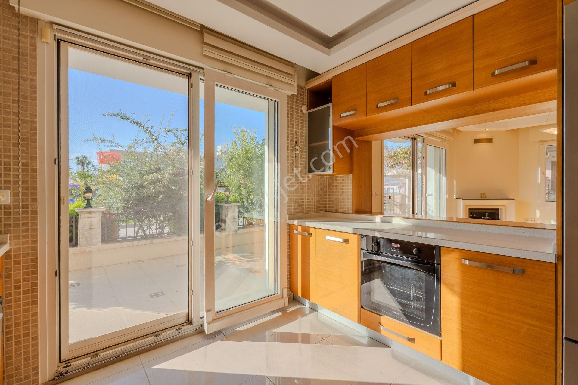 İzmir Güzelbahçe'de Denize 50 M Mesafede 4+1 Tam Müstakil Villa - Görsel 20