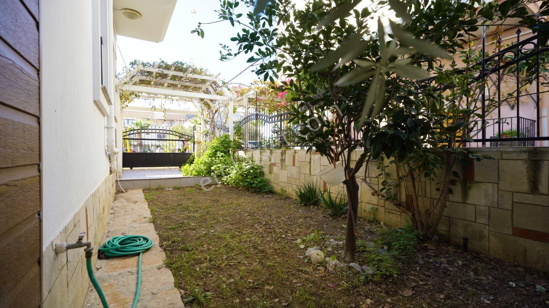 İzmir Güzelbahçe'de Denize 50 M Mesafede 4+1 Tam Müstakil Villa - Görsel 14