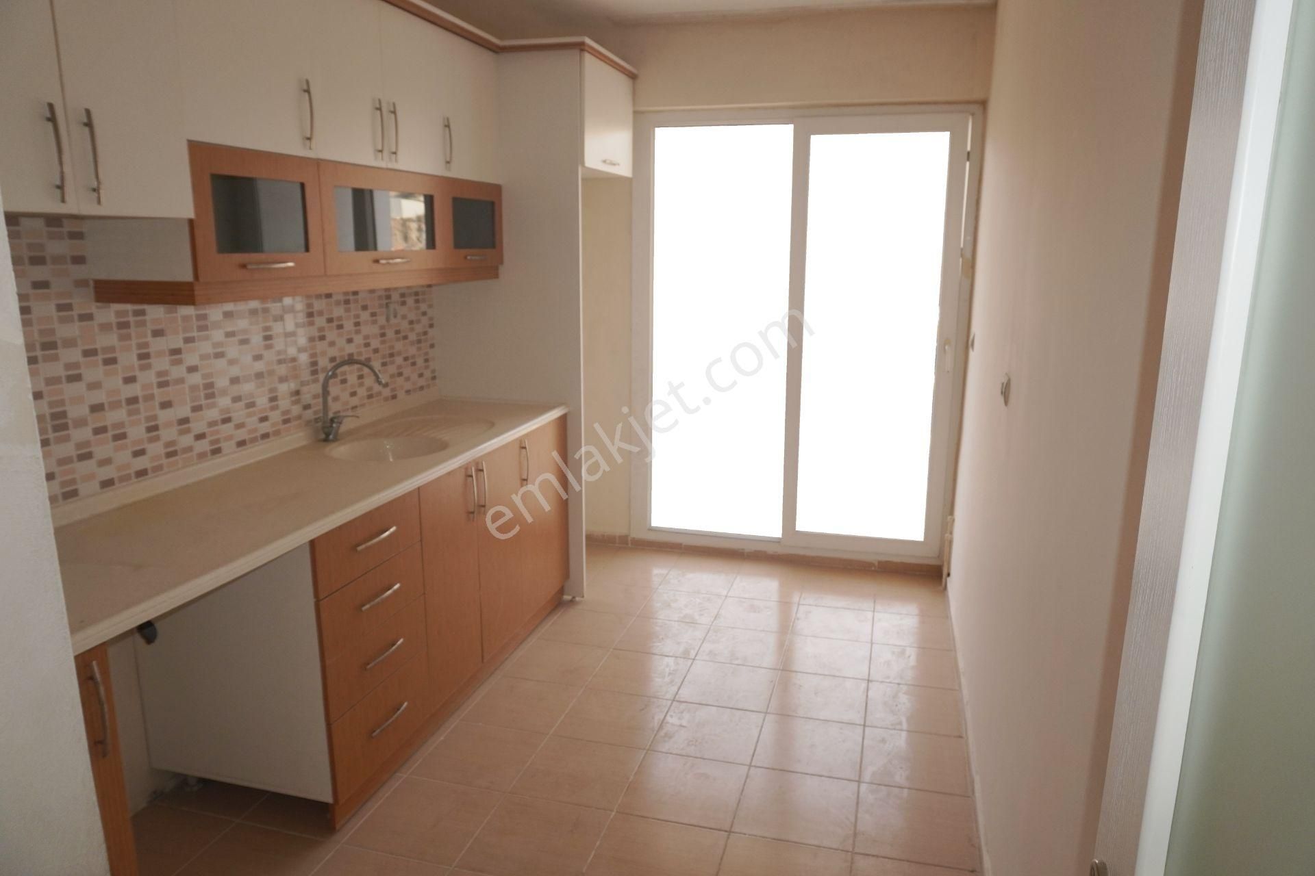 Harmandalında Satılık 3+1 Ebeveyn Banyolu+balkonlu+asansörlü Çiğli Serkan Dan