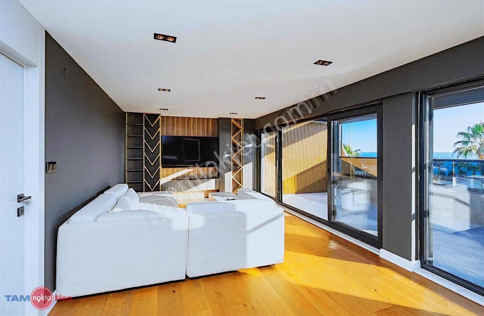 Martılı Sitesi 'nde Muhteşem Mimari Tasarımlı 4+1 Dublexs Daire - Görsel 3