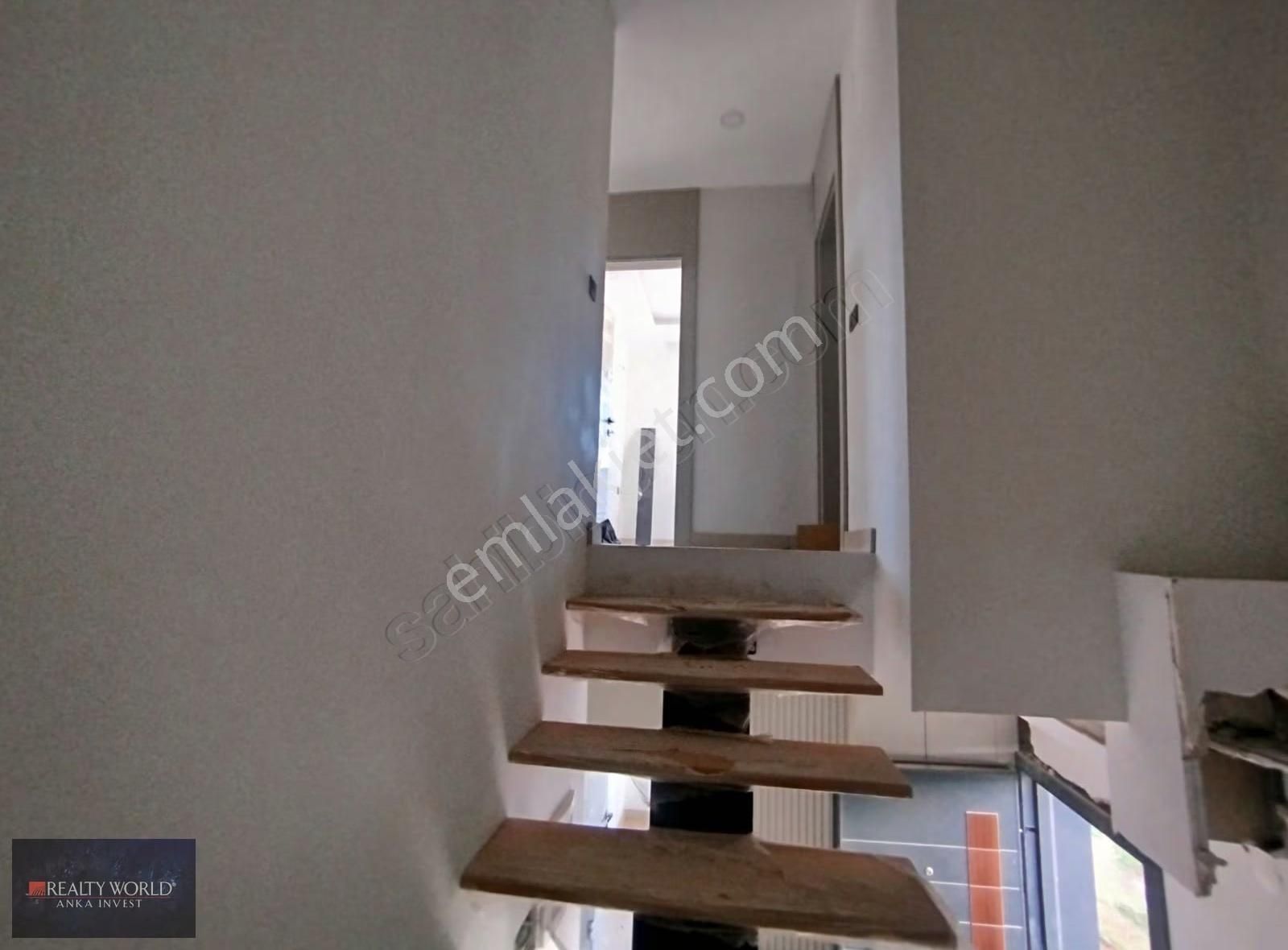 R. W'den Müstakil Tadında 4+1 Geniş Bahçeli Havuzlu İkiz Villa - Görsel 2