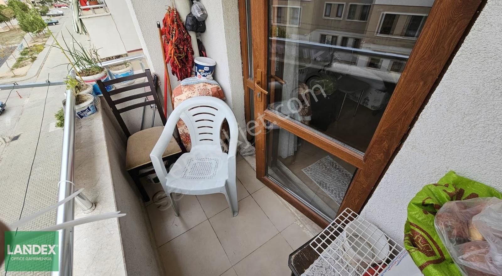 Karahasanlı'da Apart Parasına 2+1 8 Yıllık Kiracılı Arakat Daire - Görsel 3