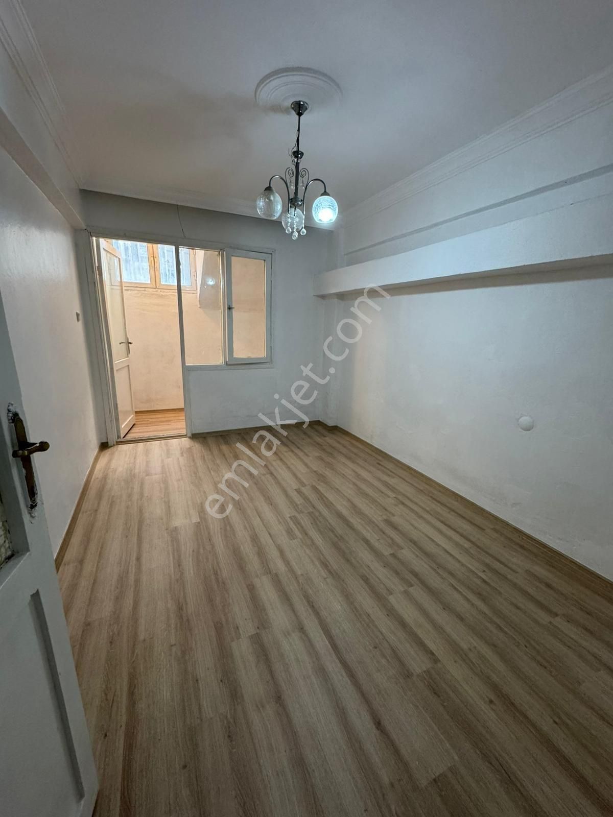 İzmir Konak Atilla Mahde Üçyol Metroya Yakın 2+1 Daire