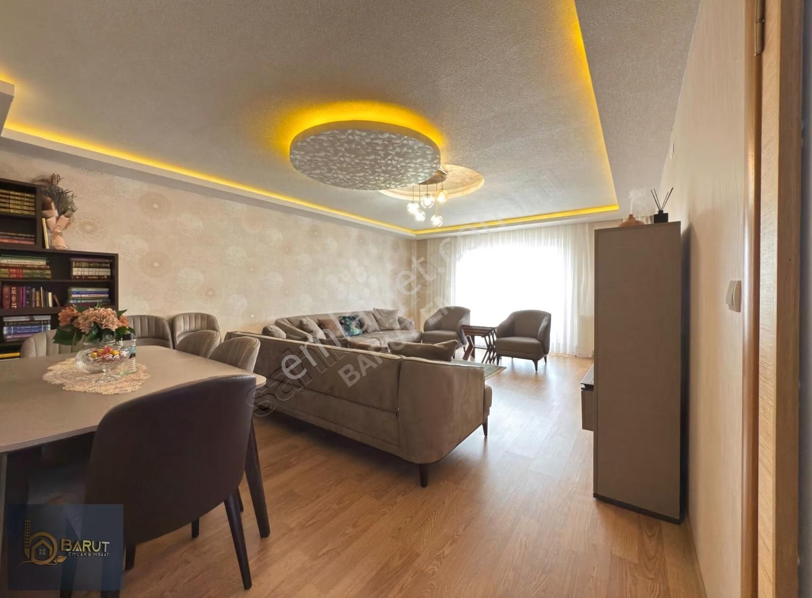 Barut Emlaktan Protokol Yakını Önü Açık 3+1 Site Dairesi 8. Kat