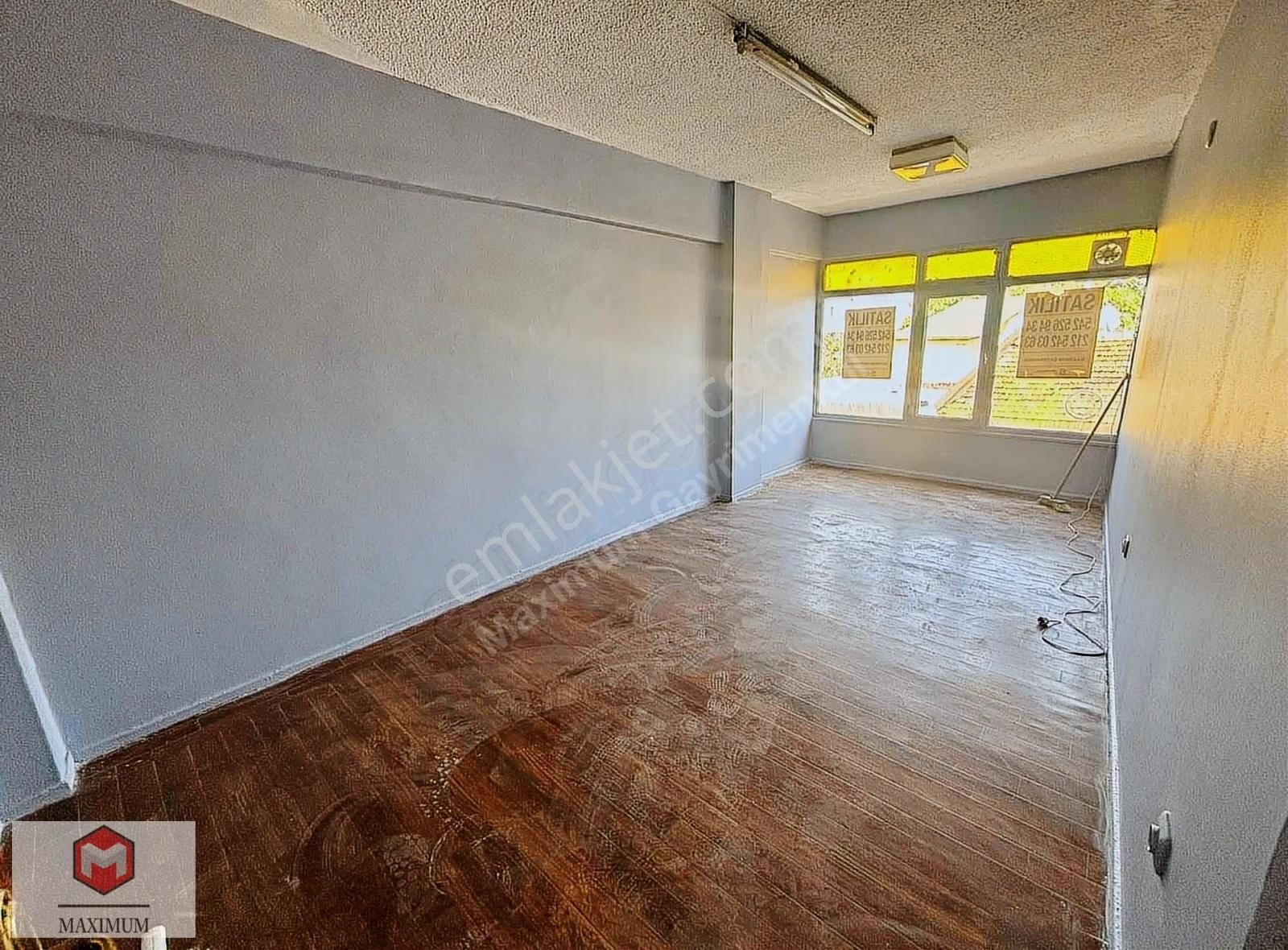 B.köy/cevizlik'te Karaca İş Hanı'nda Ön Cephe 17 M2 Satılık Ofis