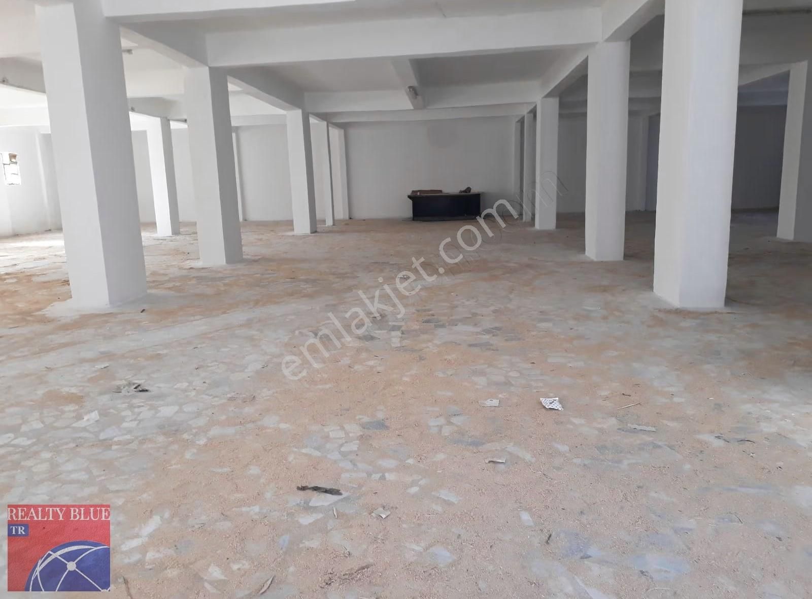 Sultanbeyli'nde 800 M2 Kiralık Depo