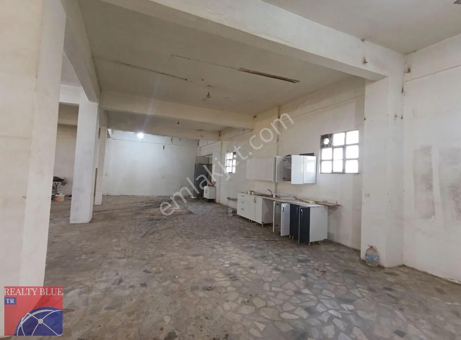 Sultanbeyli'nde 1500 M2 Kiralık Depo Antrepo