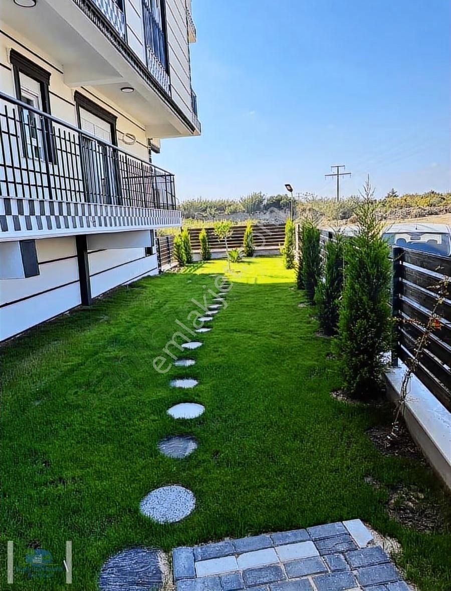 Ilıca'da Havuzlu 1+1 Ara Kat Daire