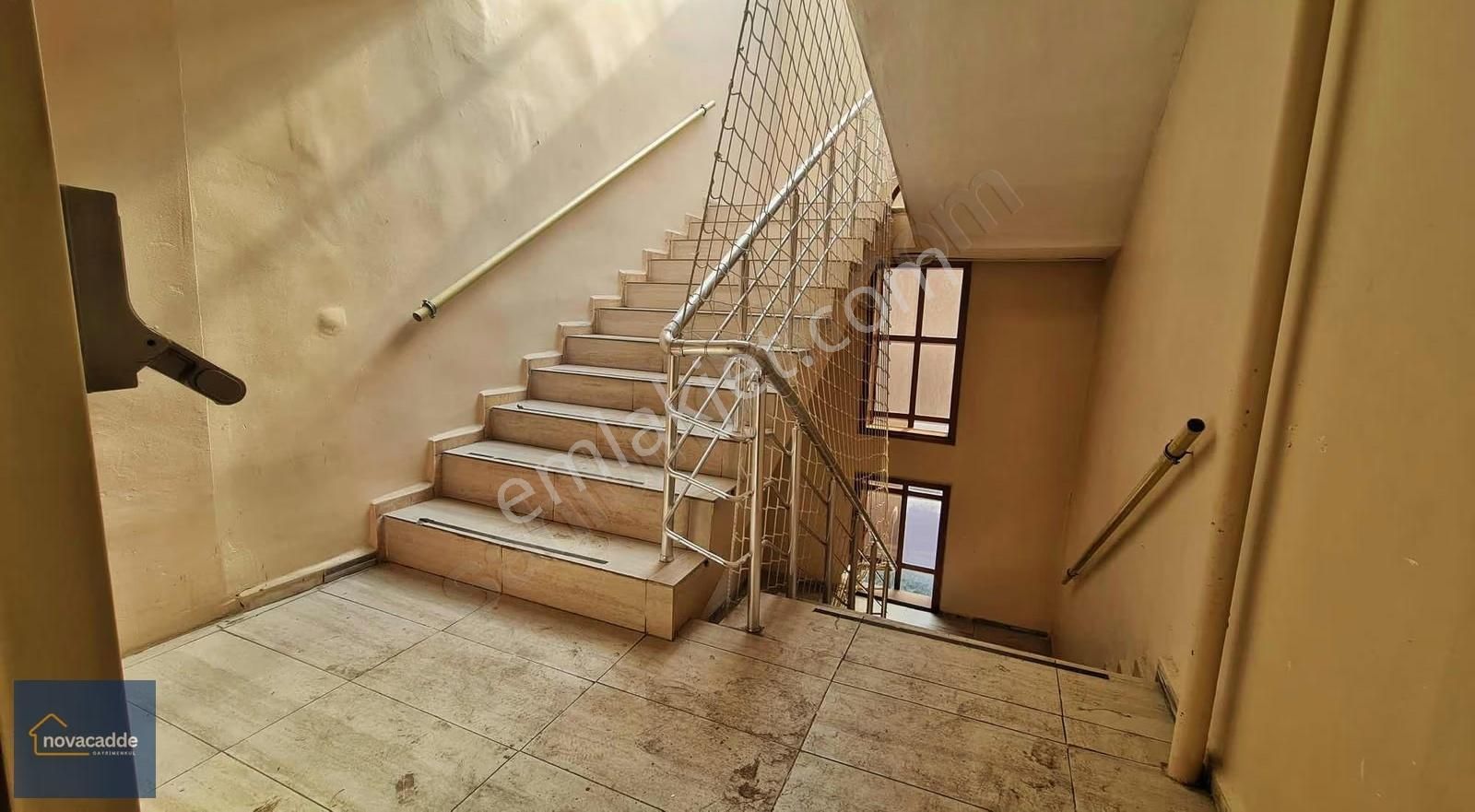 Fatih Vezneciler'de Komple Kiralık Müstakil Bina (net: 2.700 M2) - Görsel 10