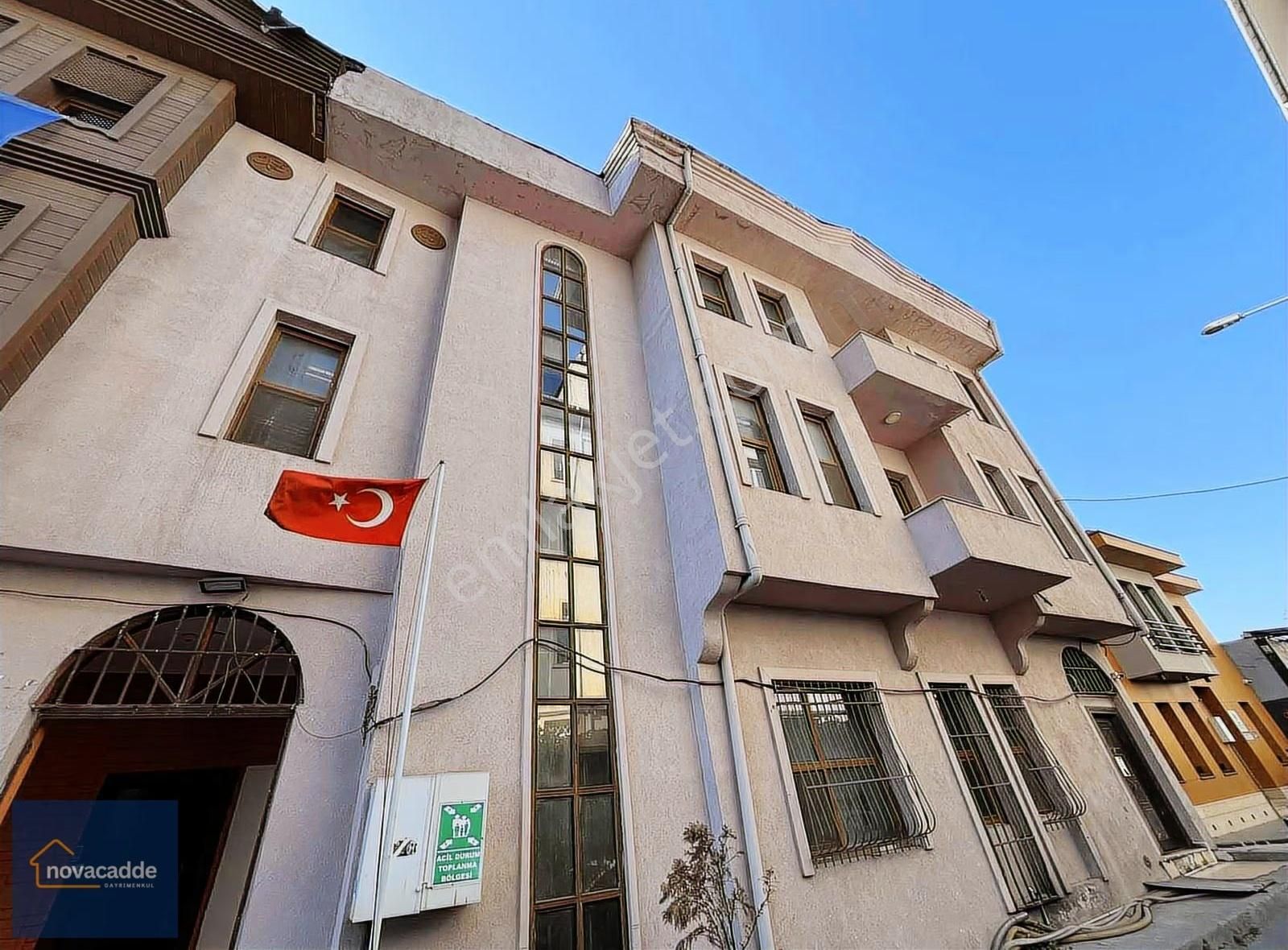 Fatih Vezneciler'de Komple Kiralık Müstakil Bina (net: 2.700 M2) - Görsel 6