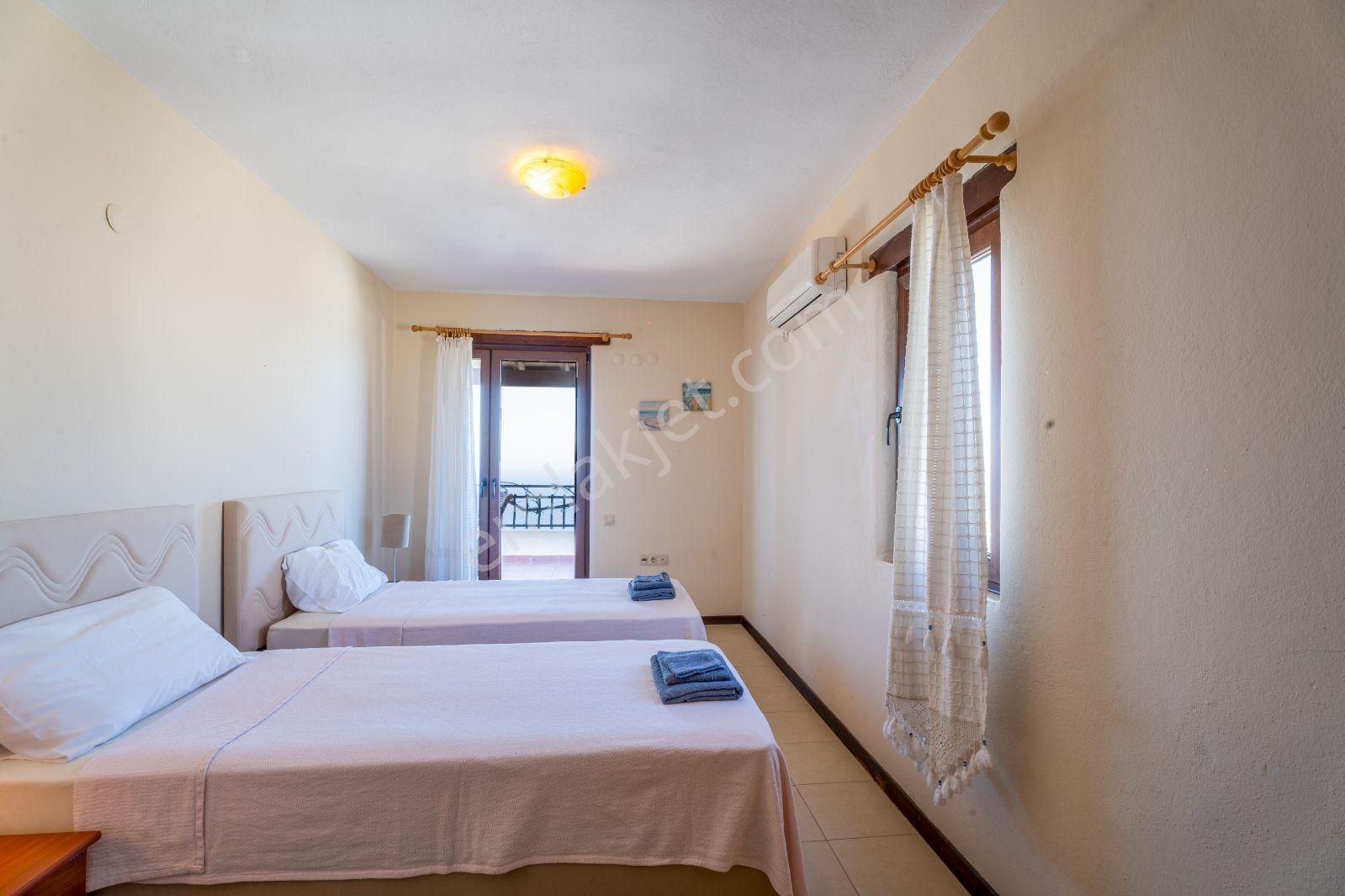 Gümüşlük Koyunbaba Lebi Derya Manzaralı Bahçeli Müstakil Villa - Görsel 11