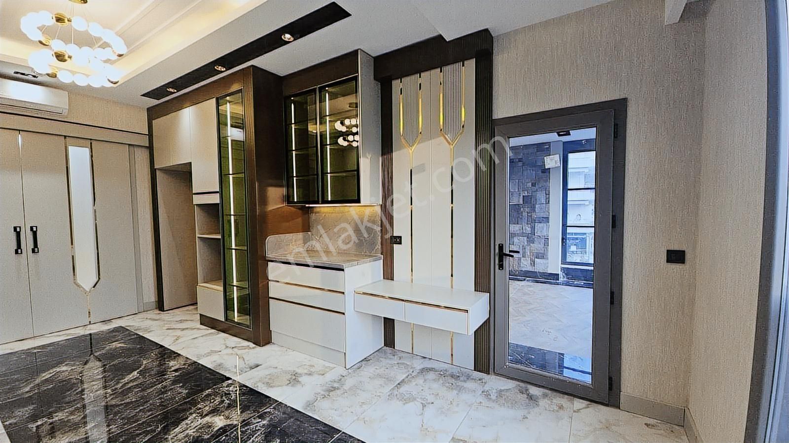 Ulaş Emlaktan 35 Metre Cadde Üzeri Delüks 4.5+1 Lüks Daire - Görsel 2