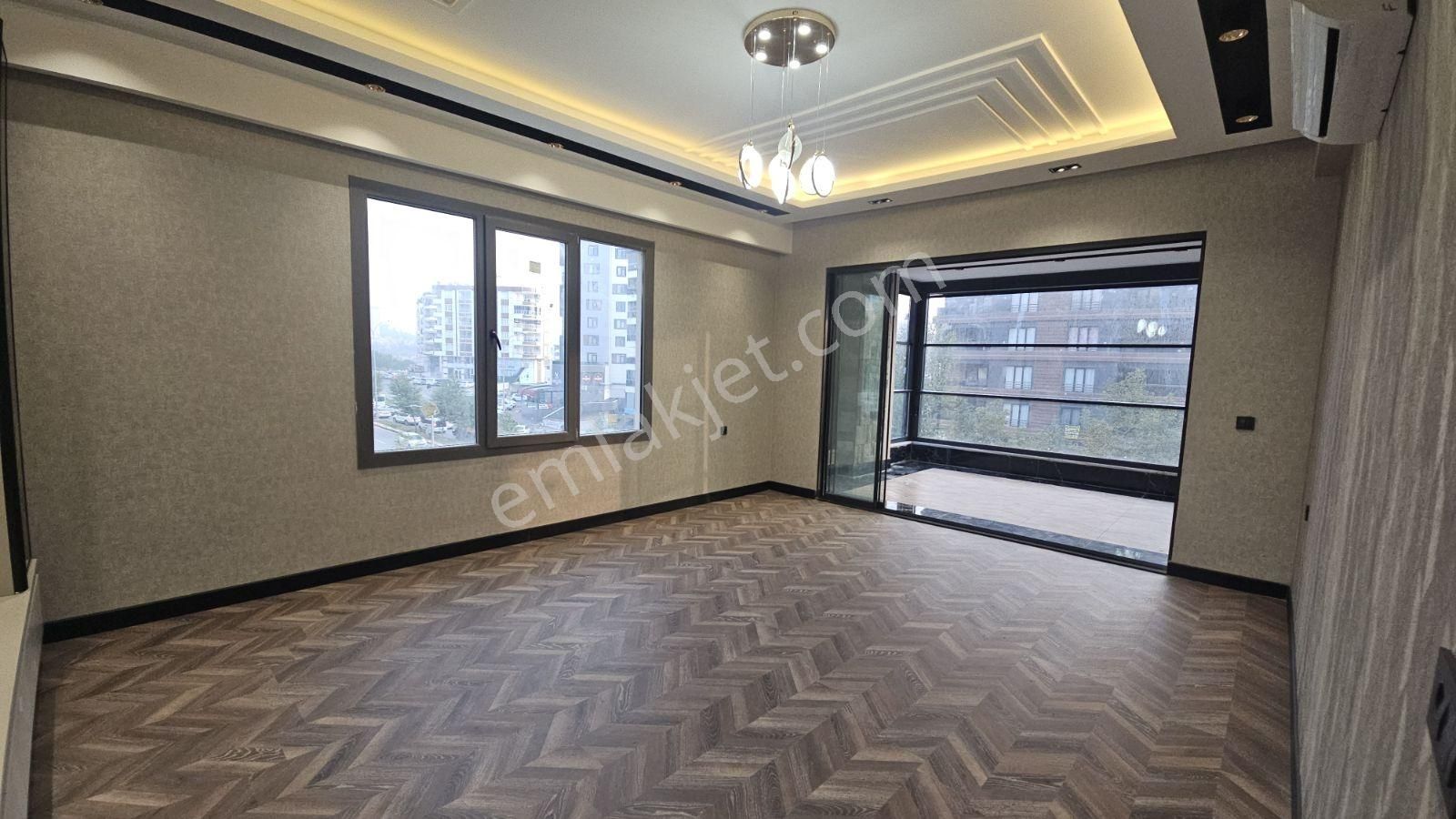 Ulaş Emlaktan 35 Metre Cadde Üzeri Delüks 4.5+1 Lüks Daire - Görsel 14