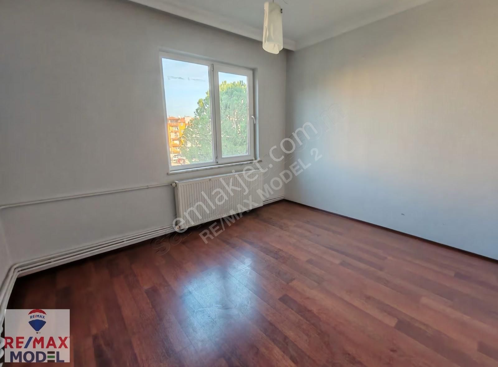 Remax Model Den Emsan Evlerinde 2+1 Satılık Daire - Görsel 13