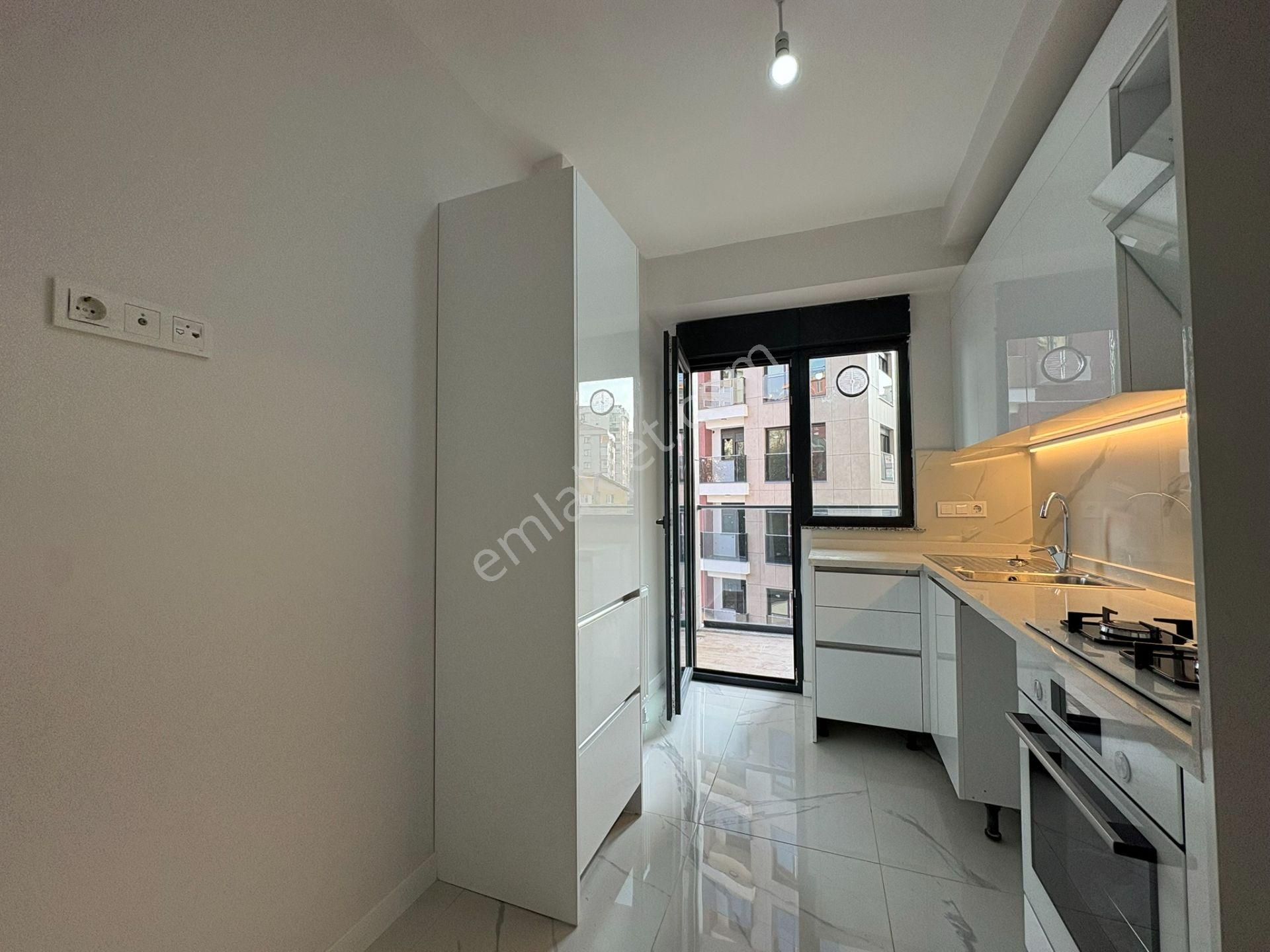 Oben'den Havuzlu Çocuk Parklı Oturuma Hazır Sitede 2+1 69m² Net - Görsel 8