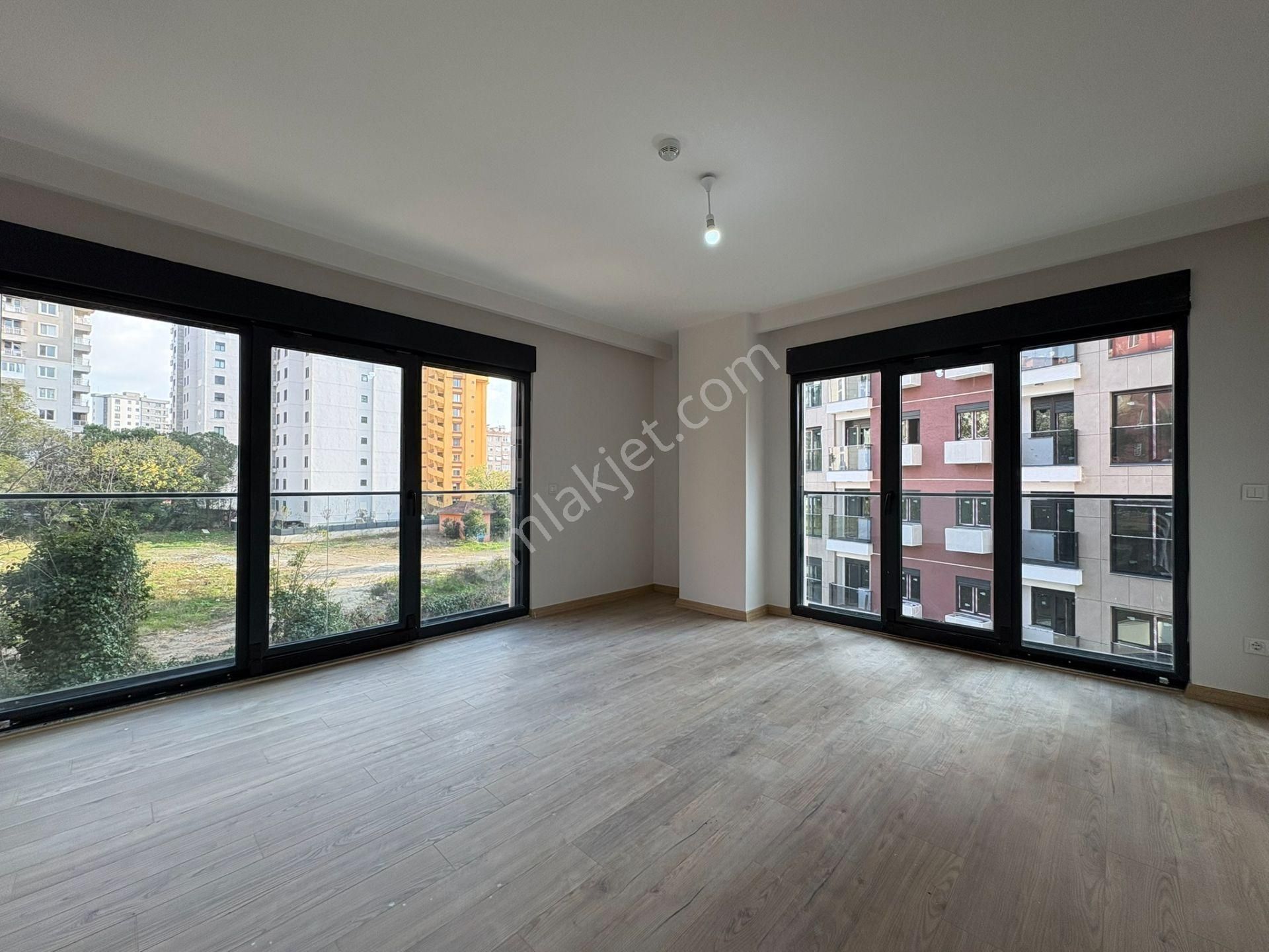 Oben'den Havuzlu Çocuk Parklı Oturuma Hazır Sitede 2+1 69m² Net - Görsel 2