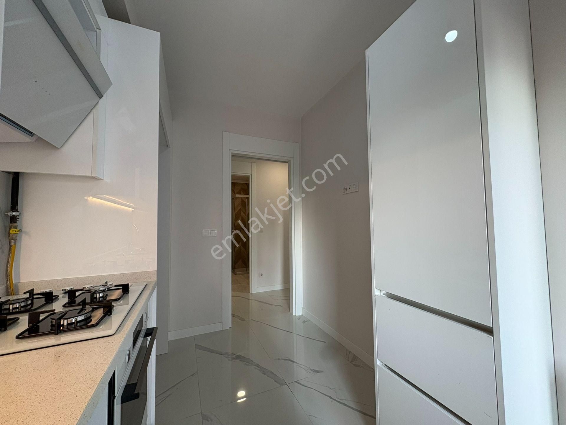 Oben'den Havuzlu Çocuk Parklı Oturuma Hazır Sitede 2+1 69m² Net - Görsel 9