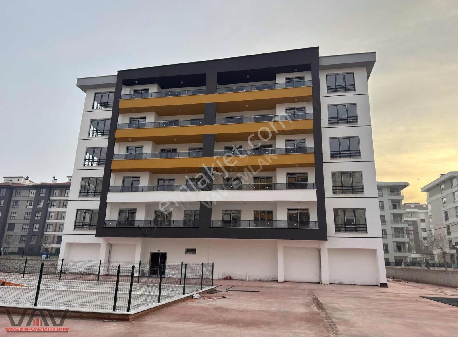Sarıyakup Mahallesi 3+1 Ara Kat Daire - Görsel 3