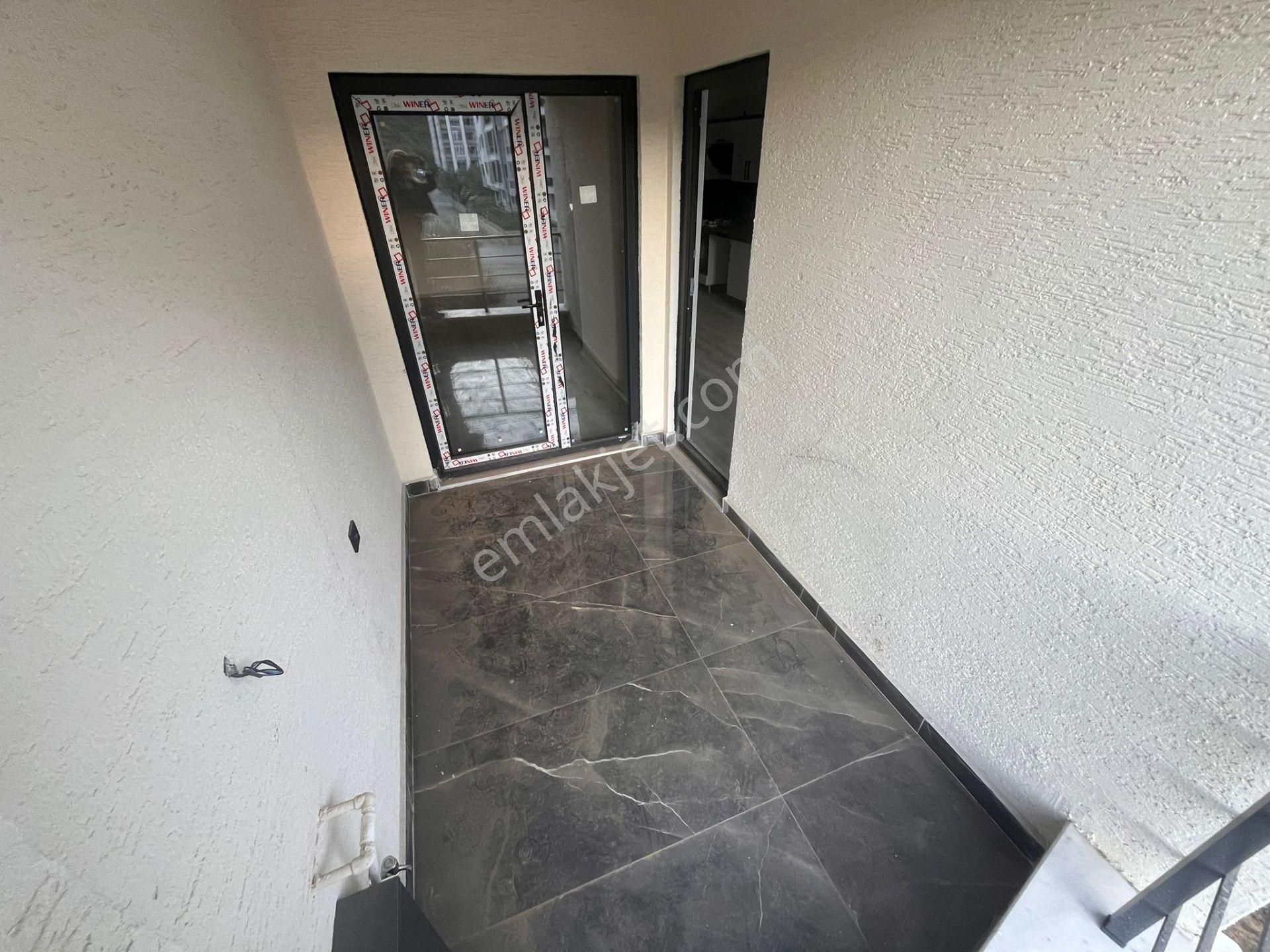Yüksel'den Kadıköy'de Satılık Ön Cephe Ferah Asansörlü Arakat 1+1 Daire - Görsel 21