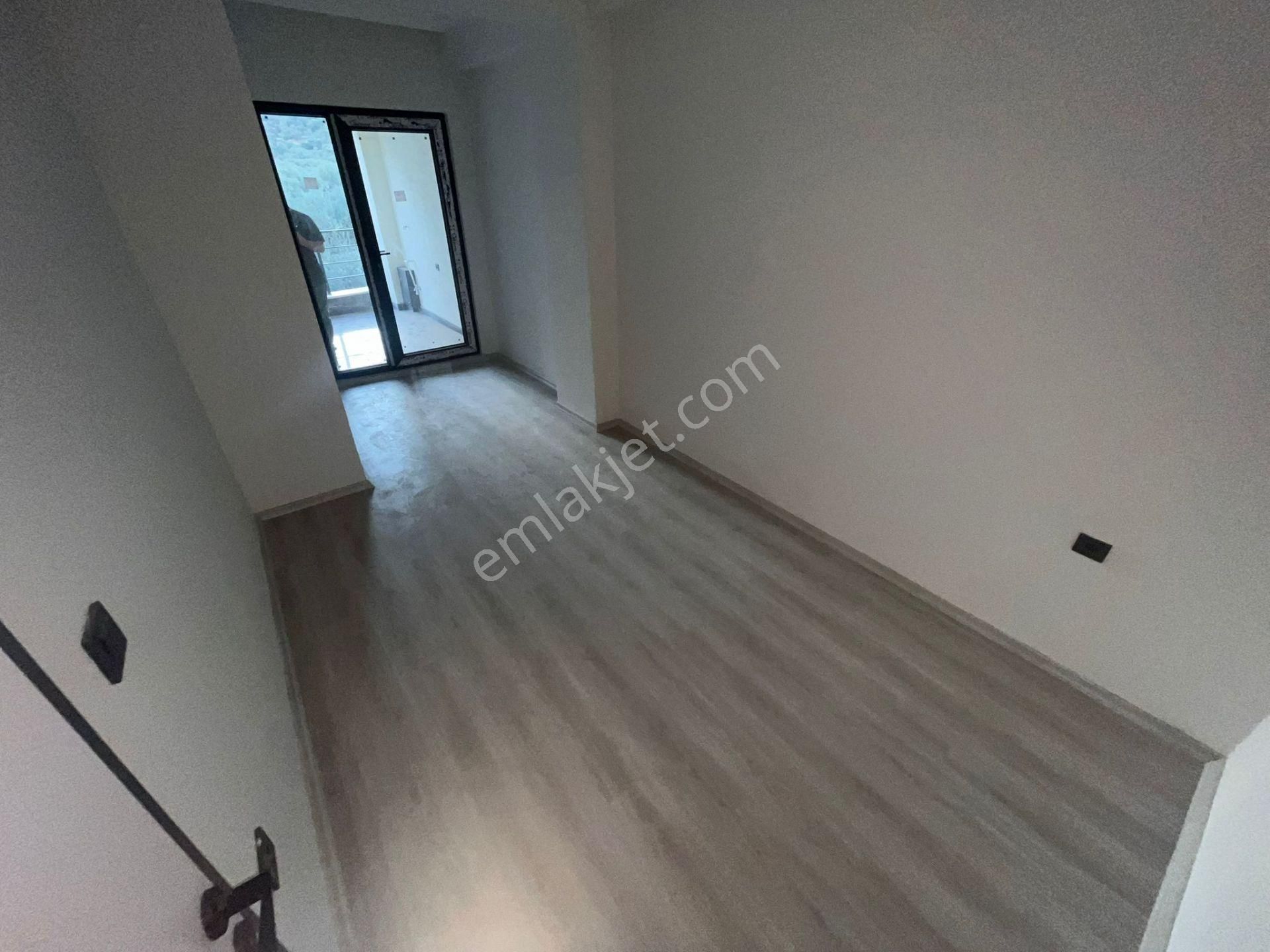 Yüksel'den Kadıköy'de Satılık Ön Cephe Ferah Asansörlü Arakat 1+1 Daire - Görsel 15