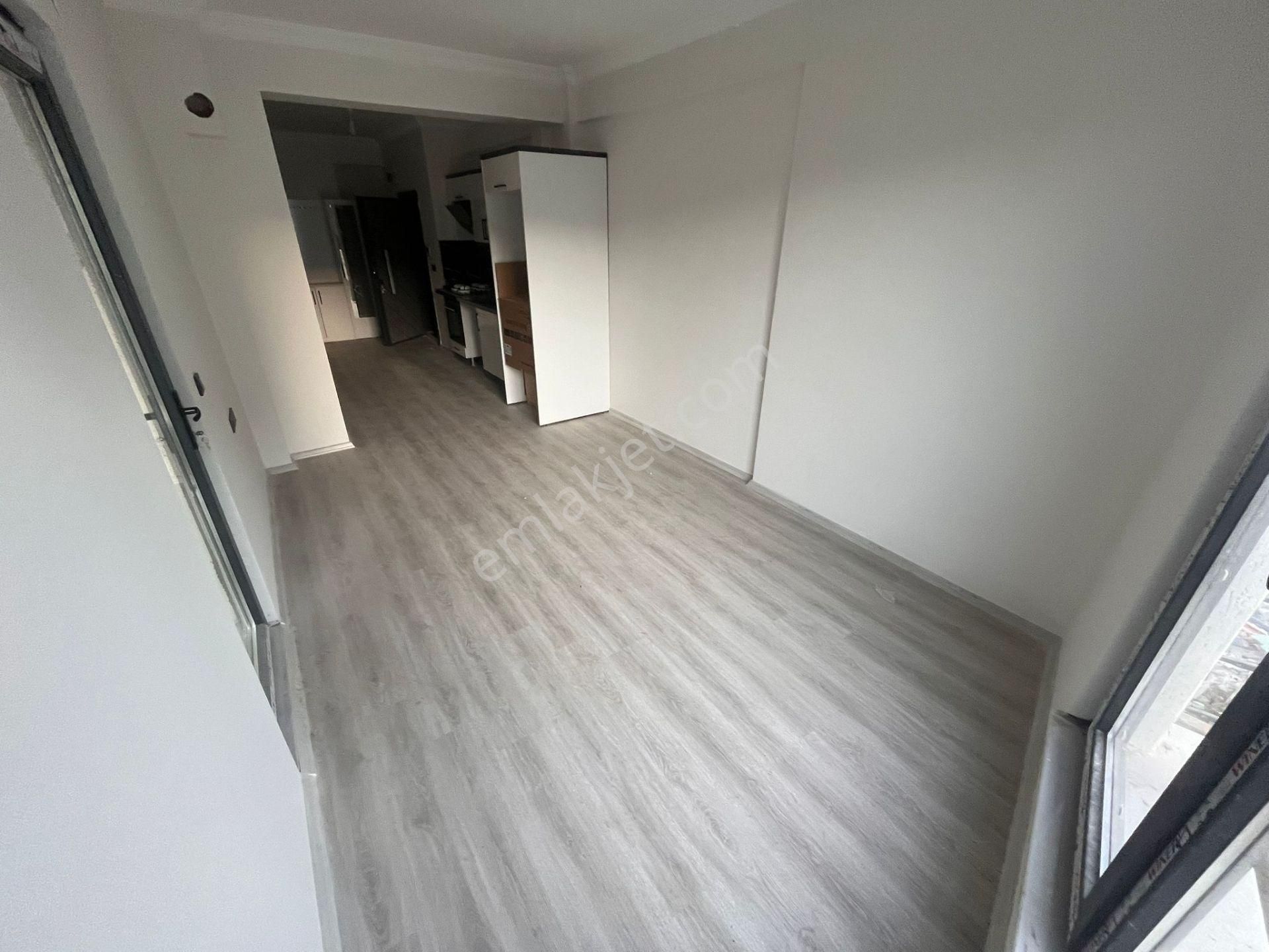 Yüksel'den Kadıköy'de Satılık Ön Cephe Ferah Asansörlü Arakat 1+1 Daire - Görsel 13