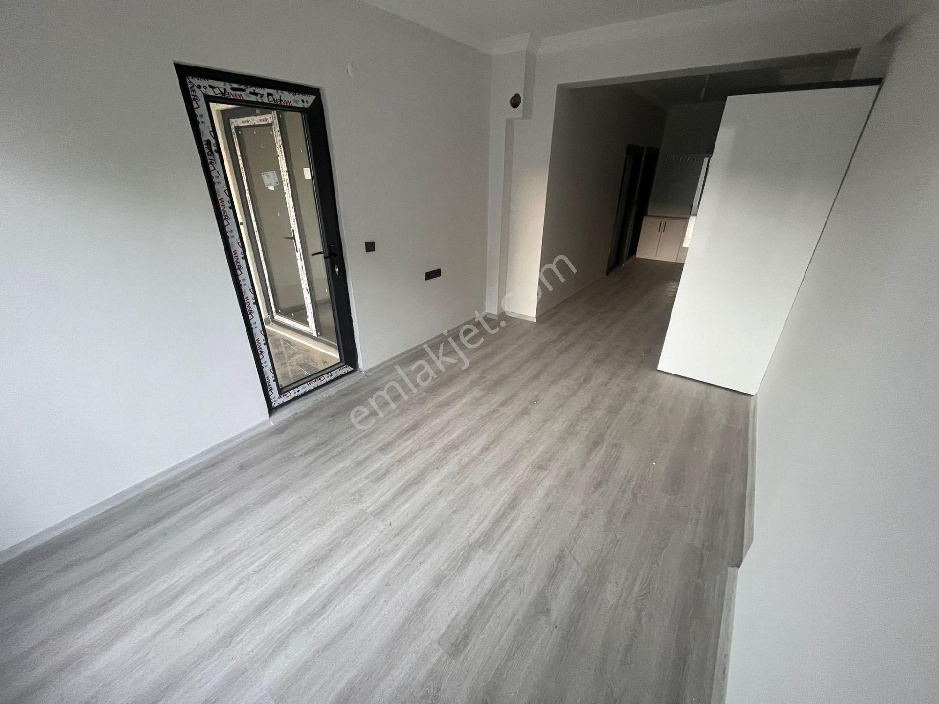 Yüksel'den Kadıköy'de Satılık Ön Cephe Ferah Asansörlü Arakat 1+1 Daire - Görsel 12