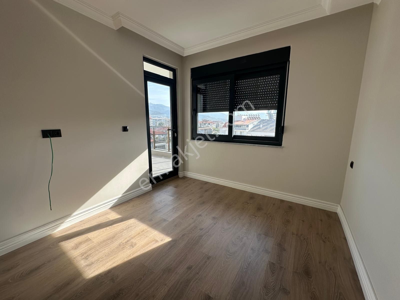 Havuz Manzaralı Sıte Içınde Güney Cephe 1+1 - Görsel 13