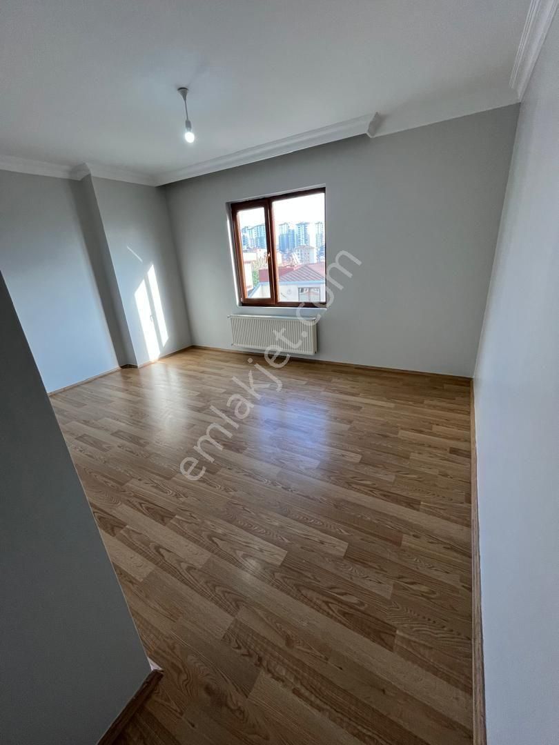 Ümraniye Armağanevler Mahallesi Diriliş Caddesi Üzerinde 3.kat 2+1 Metro Yürüme Mesafeli - Görsel 5