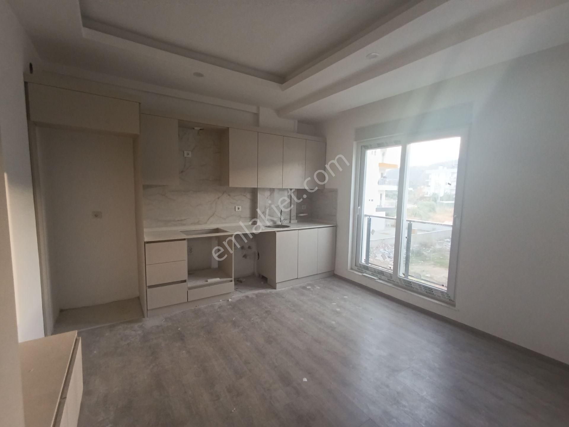 Aydoğmuş 'ta Arakatta , Sıfır , Asansörlü , Huzurlu Fırsat 1+1 Satılık Daireler