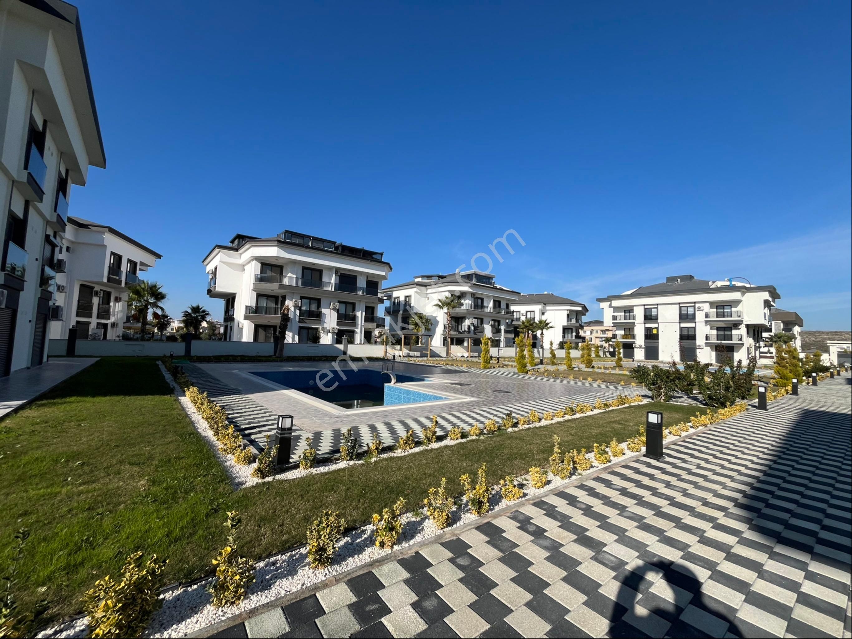 Havuzlu Sitede Satılık Bahçeli Daire - Görsel 5