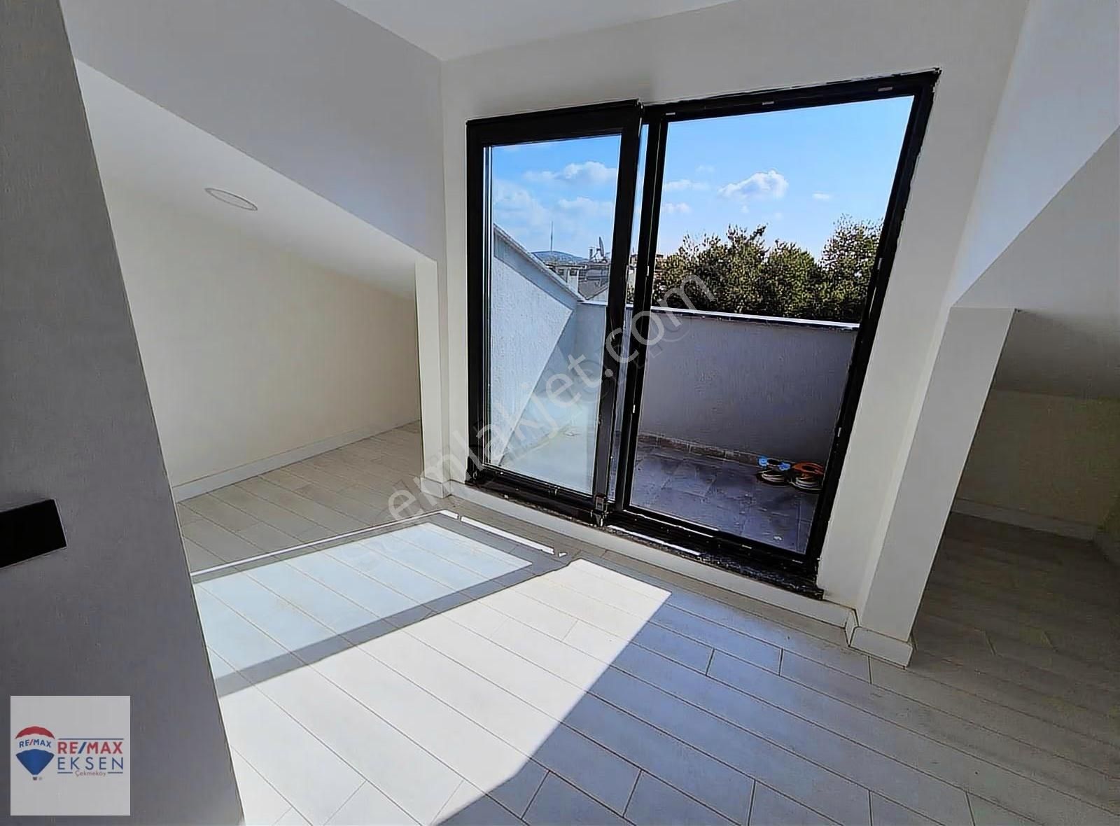 Beşiktaş'ta Boğaz Manzaralı Satılık 3+1 Çatı Dubleksi - Görsel 2