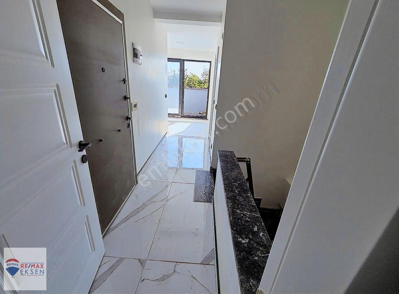 Beşiktaş'ta Boğaz Manzaralı Satılık 3+1 Çatı Dubleksi - Görsel 19