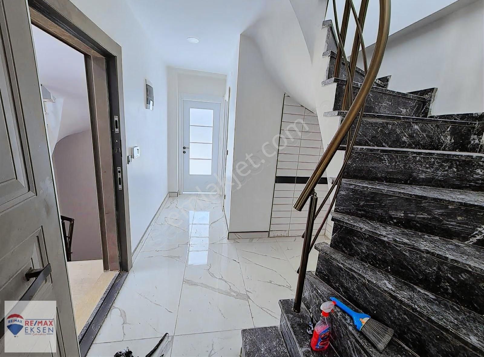 Beşiktaş'ta Boğaz Manzaralı Satılık 3+1 Çatı Dubleksi - Görsel 16