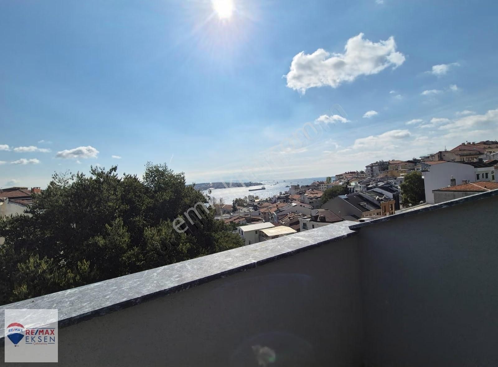 Beşiktaş'ta Boğaz Manzaralı Satılık 3+1 Çatı Dubleksi
