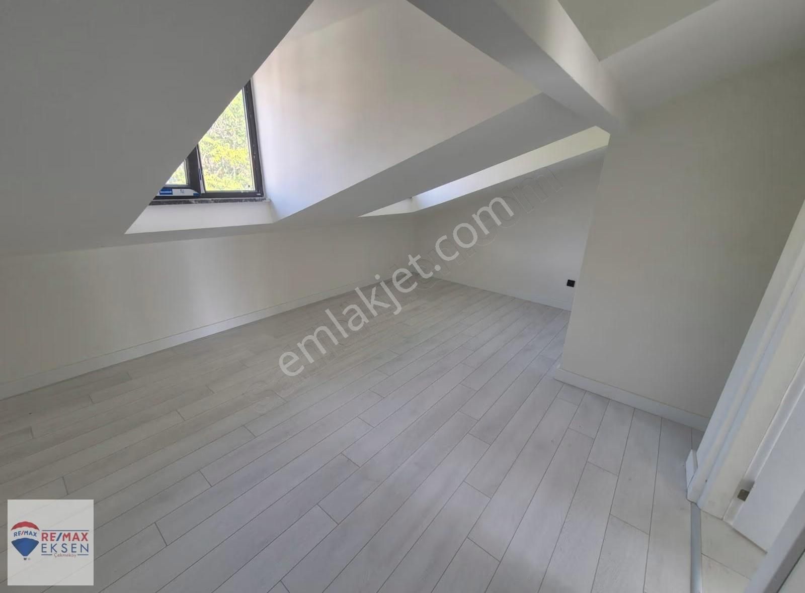 Beşiktaş'ta Boğaz Manzaralı Satılık 3+1 Çatı Dubleksi - Görsel 12