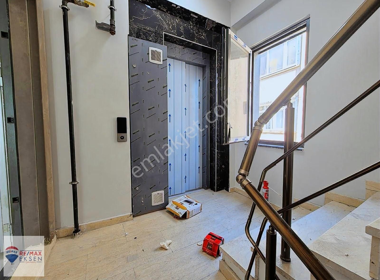 Beşiktaş'ta Boğaz Manzaralı Satılık 3+1 Çatı Dubleksi - Görsel 11