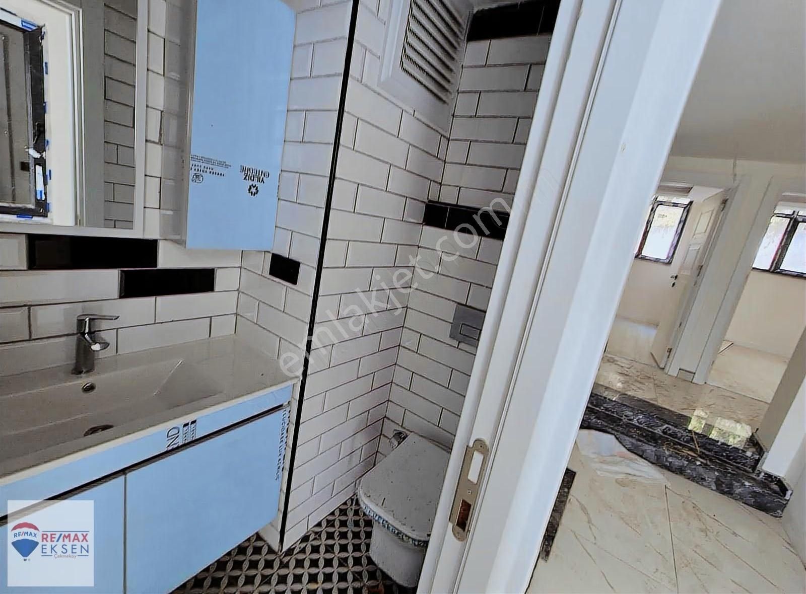 Beşiktaş'ta Boğaz Manzaralı Bahçe Kullanımlı Satılık Boş Daire - Görsel 19