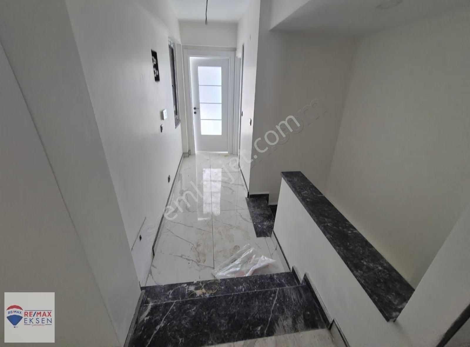 Beşiktaş'ta Boğaz Manzaralı Bahçe Kullanımlı Satılık Boş Daire - Görsel 34