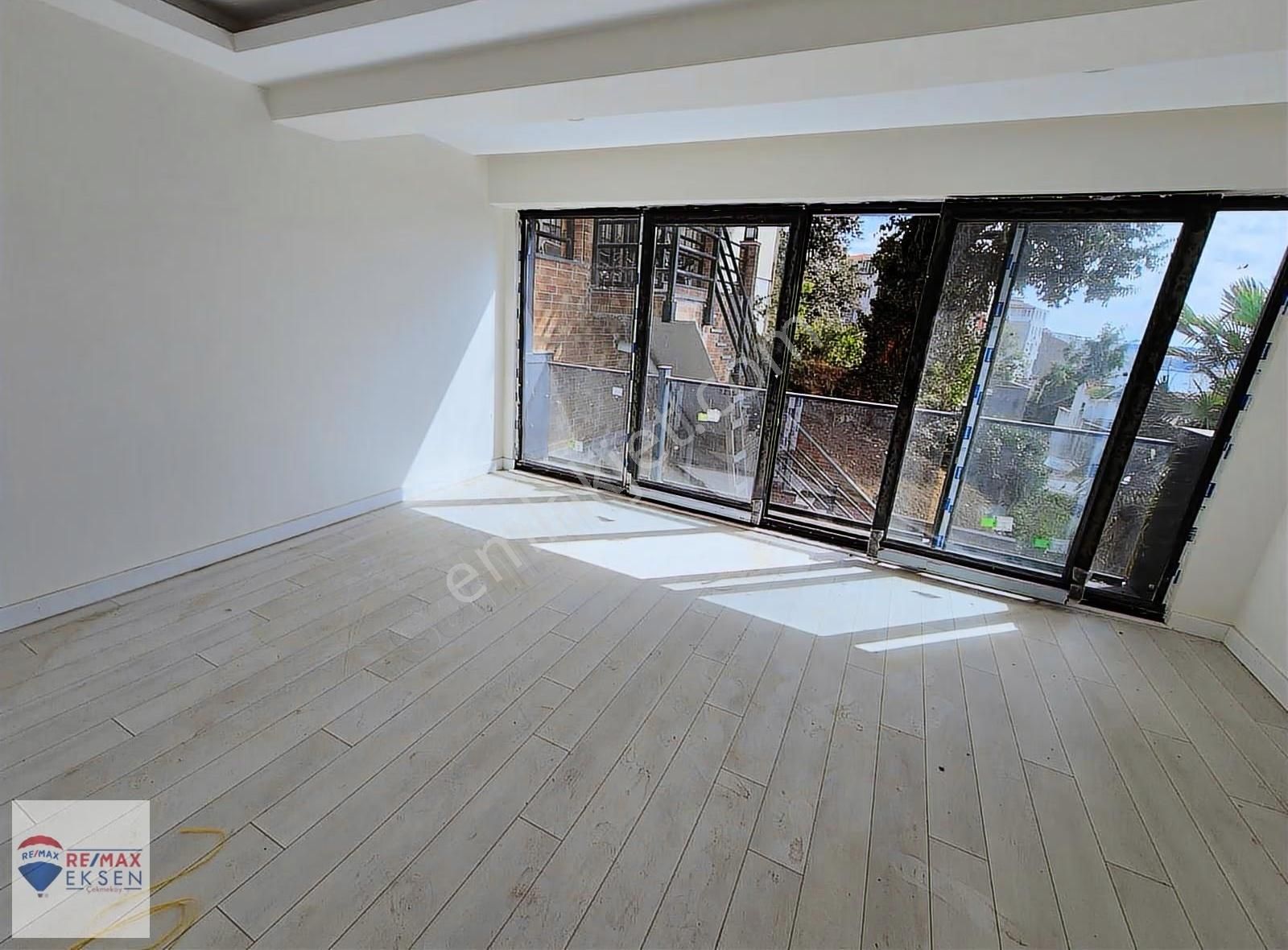 Beşiktaş'ta Boğaz Manzaralı Bahçe Kullanımlı Satılık Boş Daire - Görsel 7